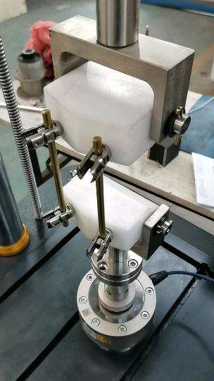 1636618011127855.jpg 往復(fù)疲勞試驗夾具.jpg